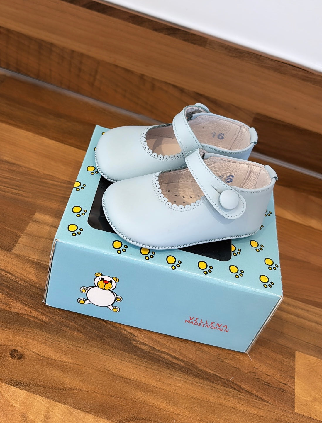 Blue leather button shoes